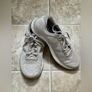 New Balance Womens Fresh Foam Arishi V1 WARISLO1
Gray Running Shoes Size 9